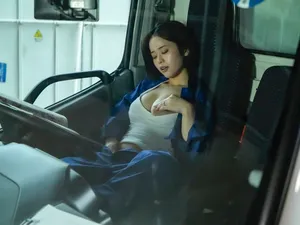 Chồng yêu thất nghiệp, vợ đi làm tài xế giao cậu bé và cái kết