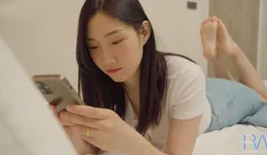 Xinh đẹp nhưng vẫn bị chồng yêu vụng trộm, vợ yêu buồn tình cho anh giao hàng địt luôn