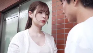 Chồng yêu tẻ nhạt, vợ yêu nhận ra cậu thanh niên cạnh bên nhà tốt hơn